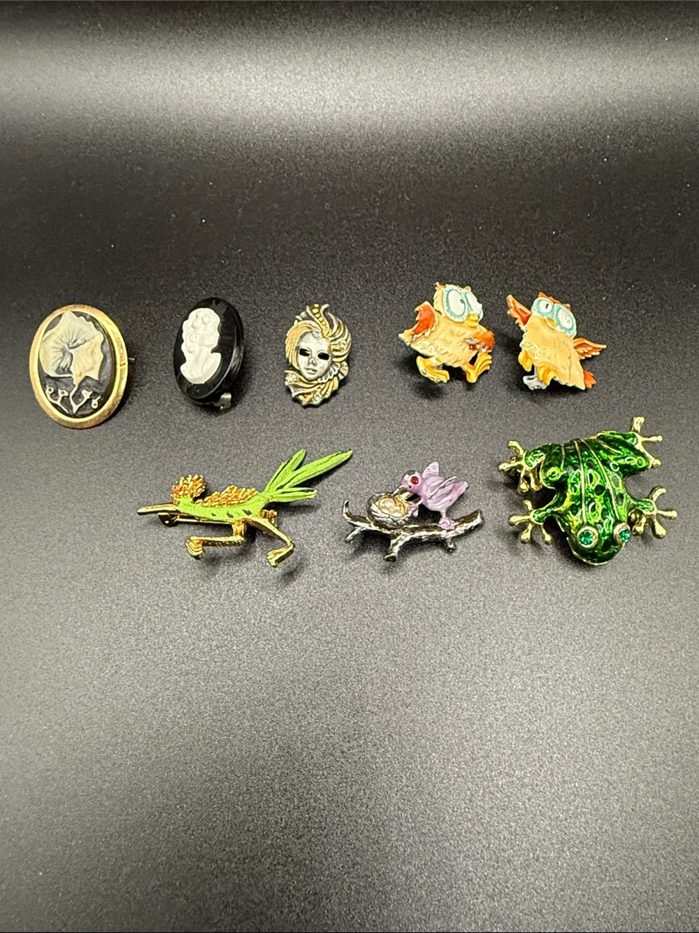 Vintage to Modern brooch lot